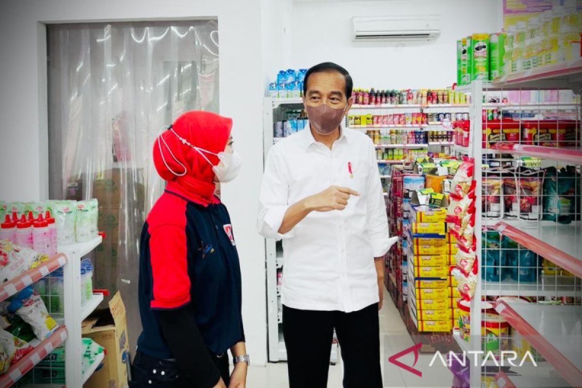 Presiden Jokowi cek harga minyak goreng di Yogyakarta