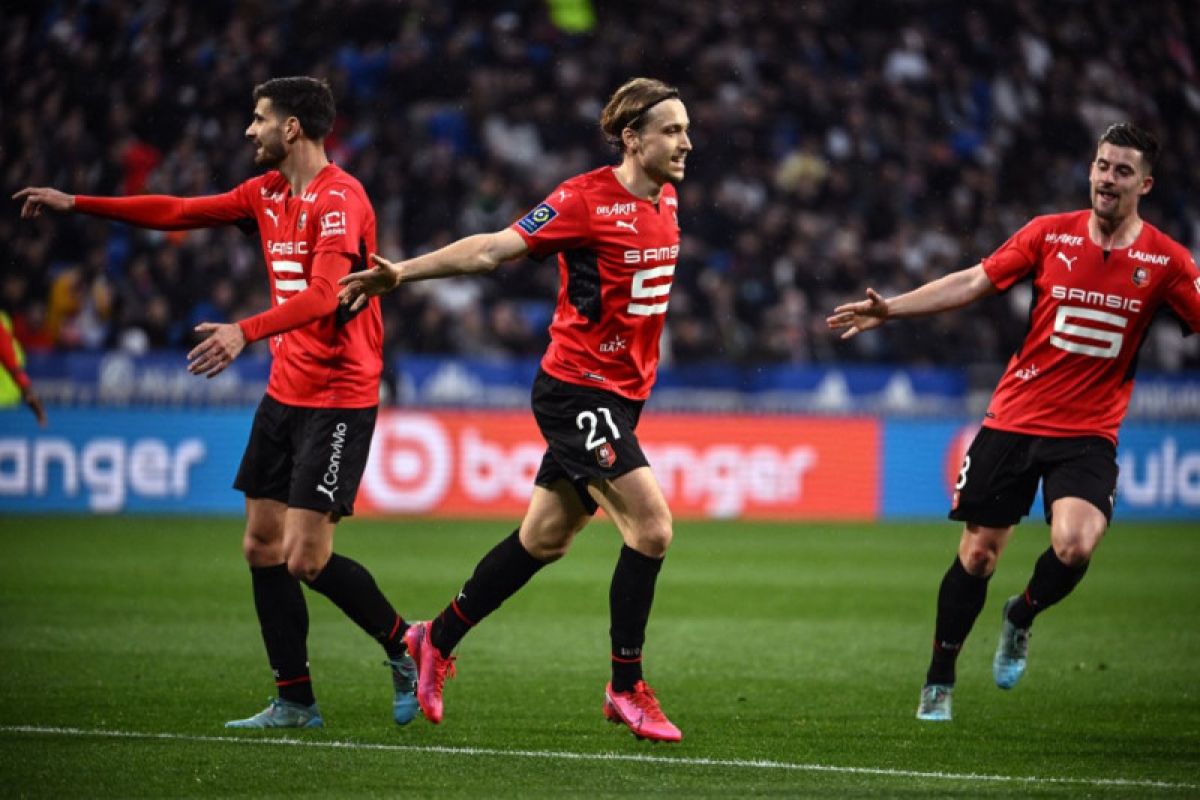 Rennes rontokkan tuan rumah Lyon  4-2