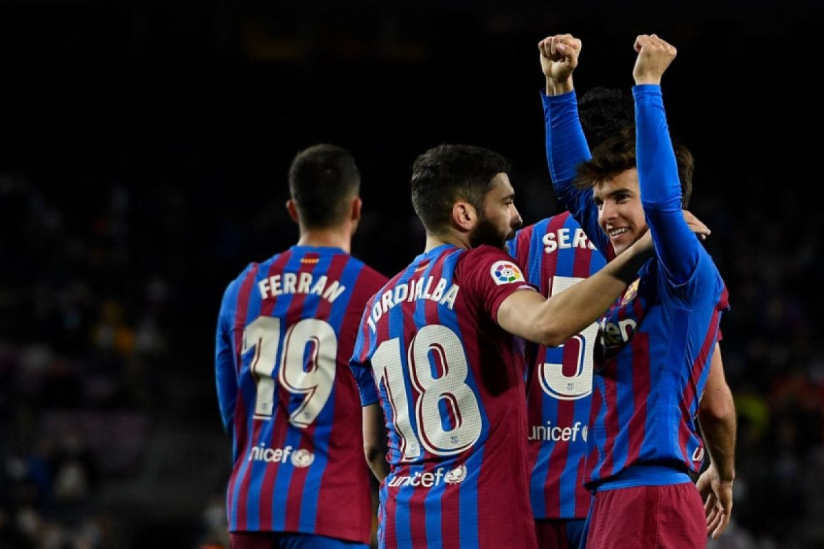 Torres dan Dembele bersinar saat Barca menghancurkan Osasuna 4-0