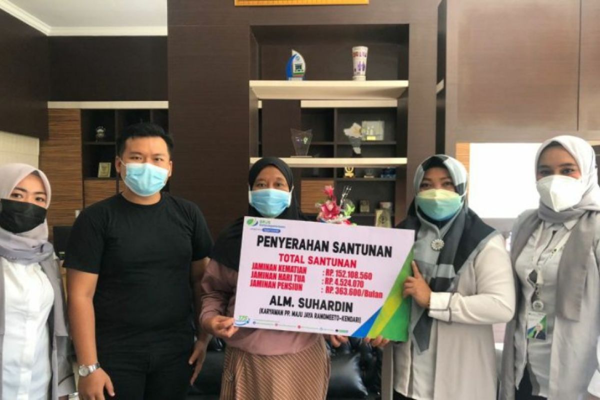 BPJAMSOSTEK Sulawesi Tenggara serahkan santunan Rp156 juta ahli waris di Konsel