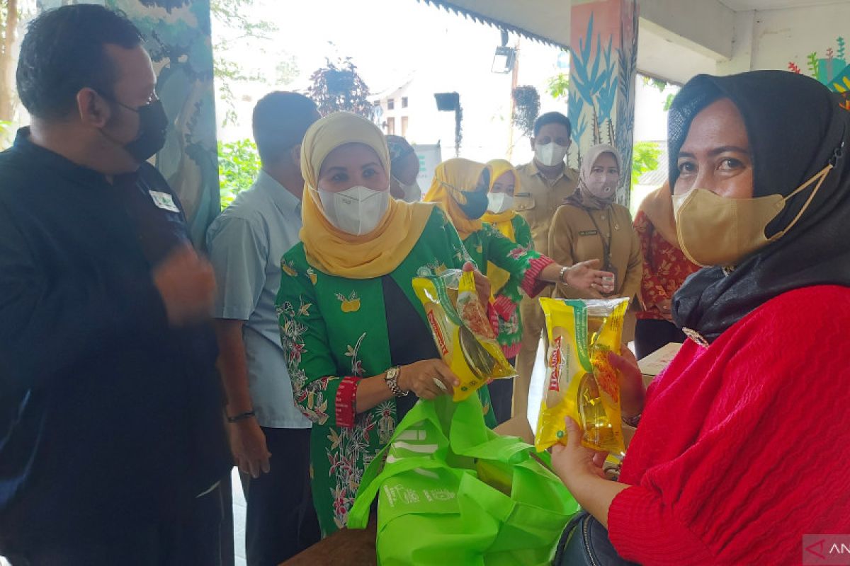 Pemkot Jaktim gelar operasi pasar minyak goreng murah di 18 kelurahan