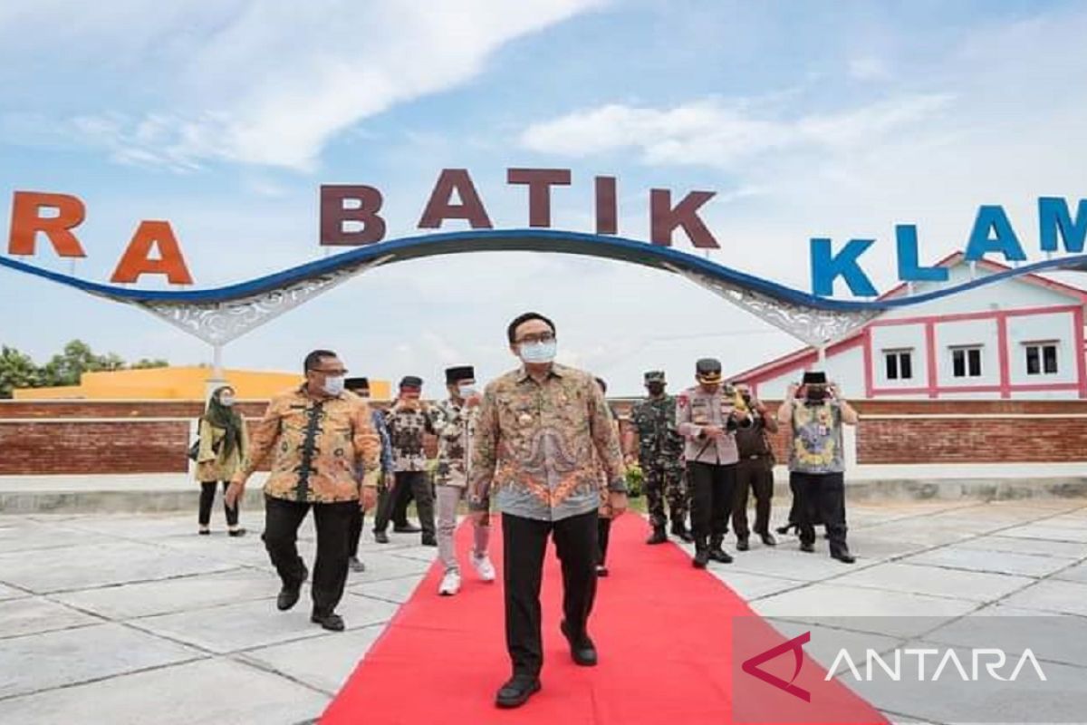 Pamekasan tingkatkan ekonomi perajin melalui Sentra Batik Klampar