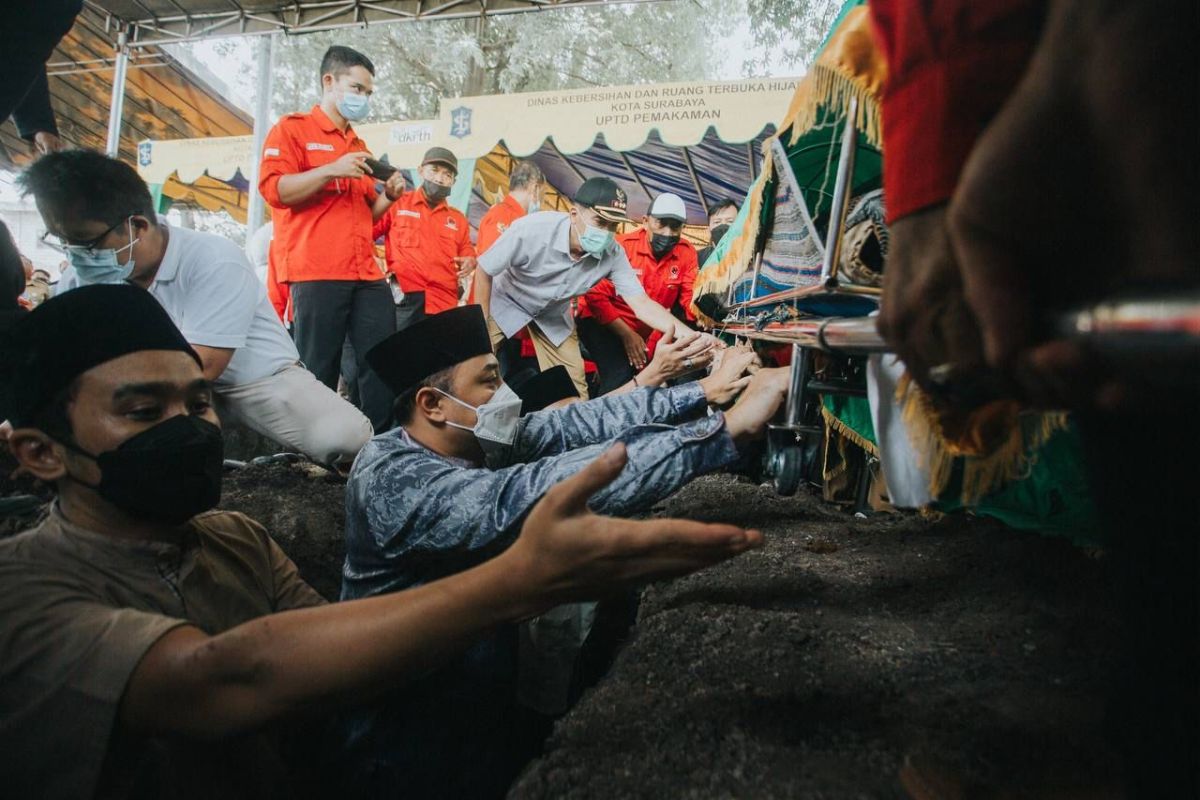 Mertua Wali Kota Surabaya Eri Cahyadi tutup usia