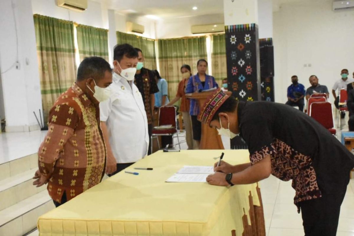 Pemkab Manggarai Barat lakukan janji kinerja dorong komitmen OPD