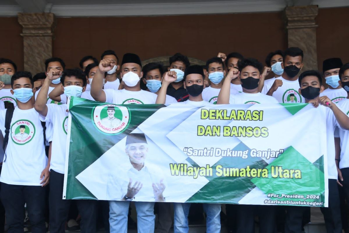 Beri bansos minyak goreng, ratusan santri Sumut deklarasi dukung Ganjar Pranowo