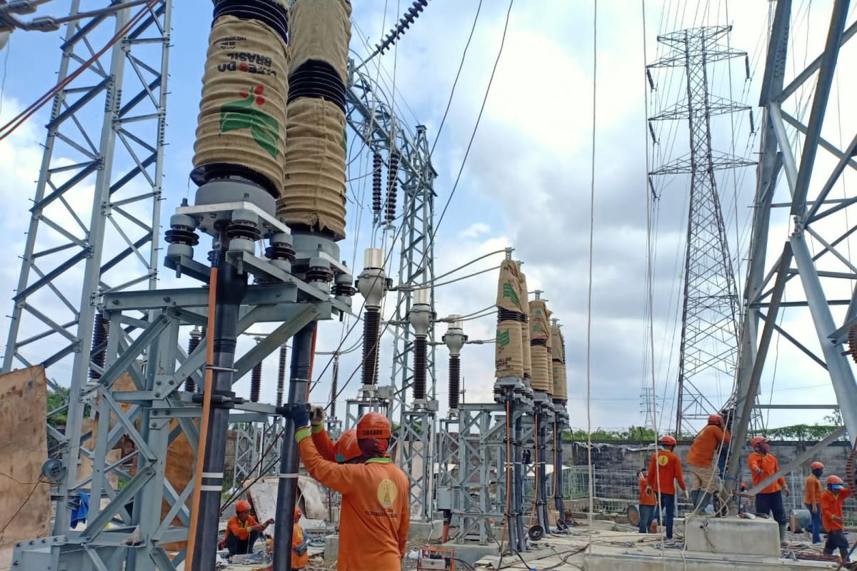 PLN tambah tegangan pada SUTT 150 kV di wilayah Surabaya