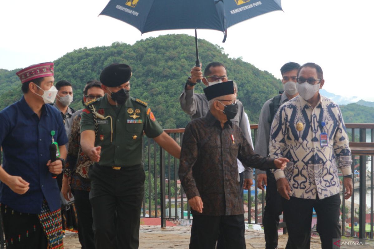 Wapres Ma'ruf cicipi hujan sore di Puncak Waringin Labuan Bajo