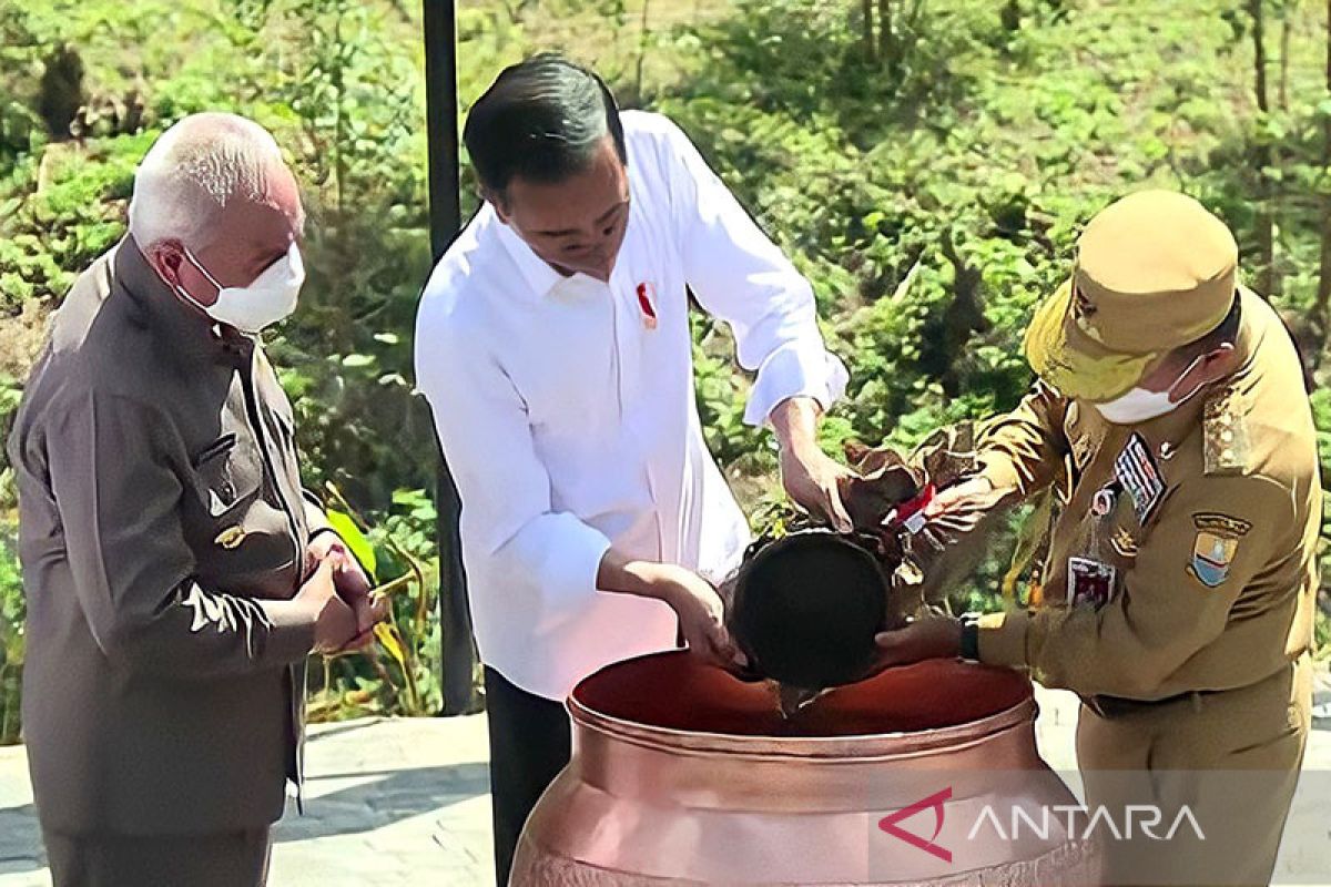 Presiden pimpin penyatuan tanah dan air Nusantara diikuti 34 gubernur