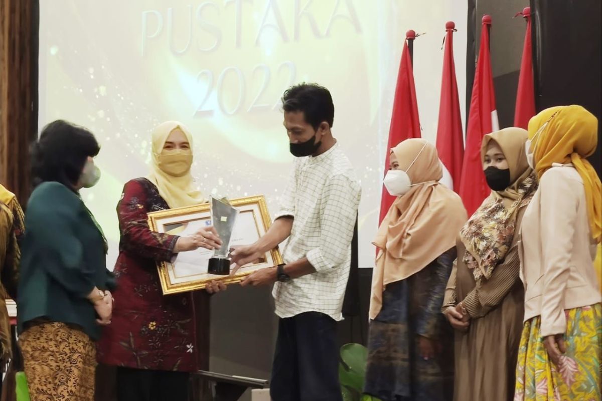 Apresiasi tertib KCKR, Disperpusip Jatim beri penghargaan sepuluh penerbit