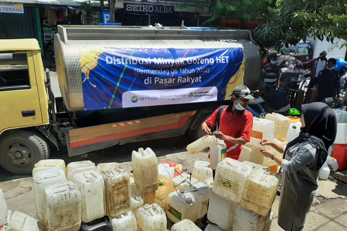 Rajawali Nusindo distribusikan7,2 juta liter minyak goreng