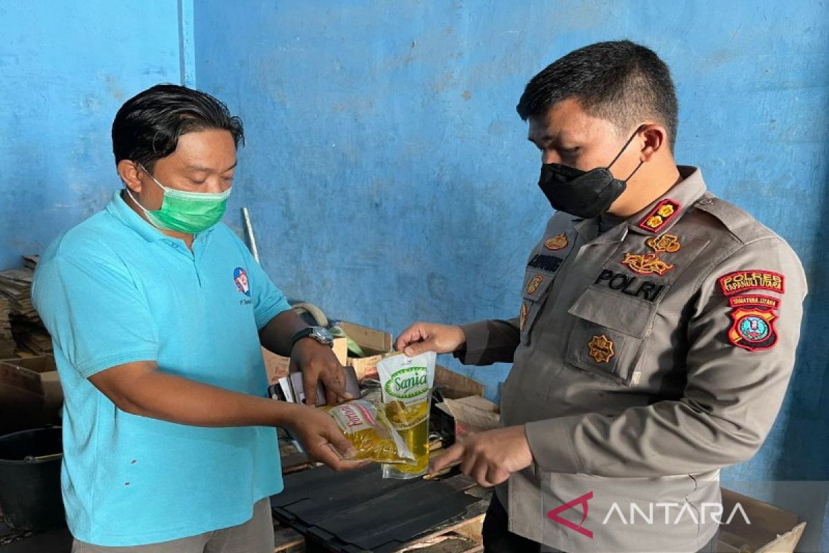 AKBP Ronald Sipayung pastikan distribusi minyak goreng aman di Taput