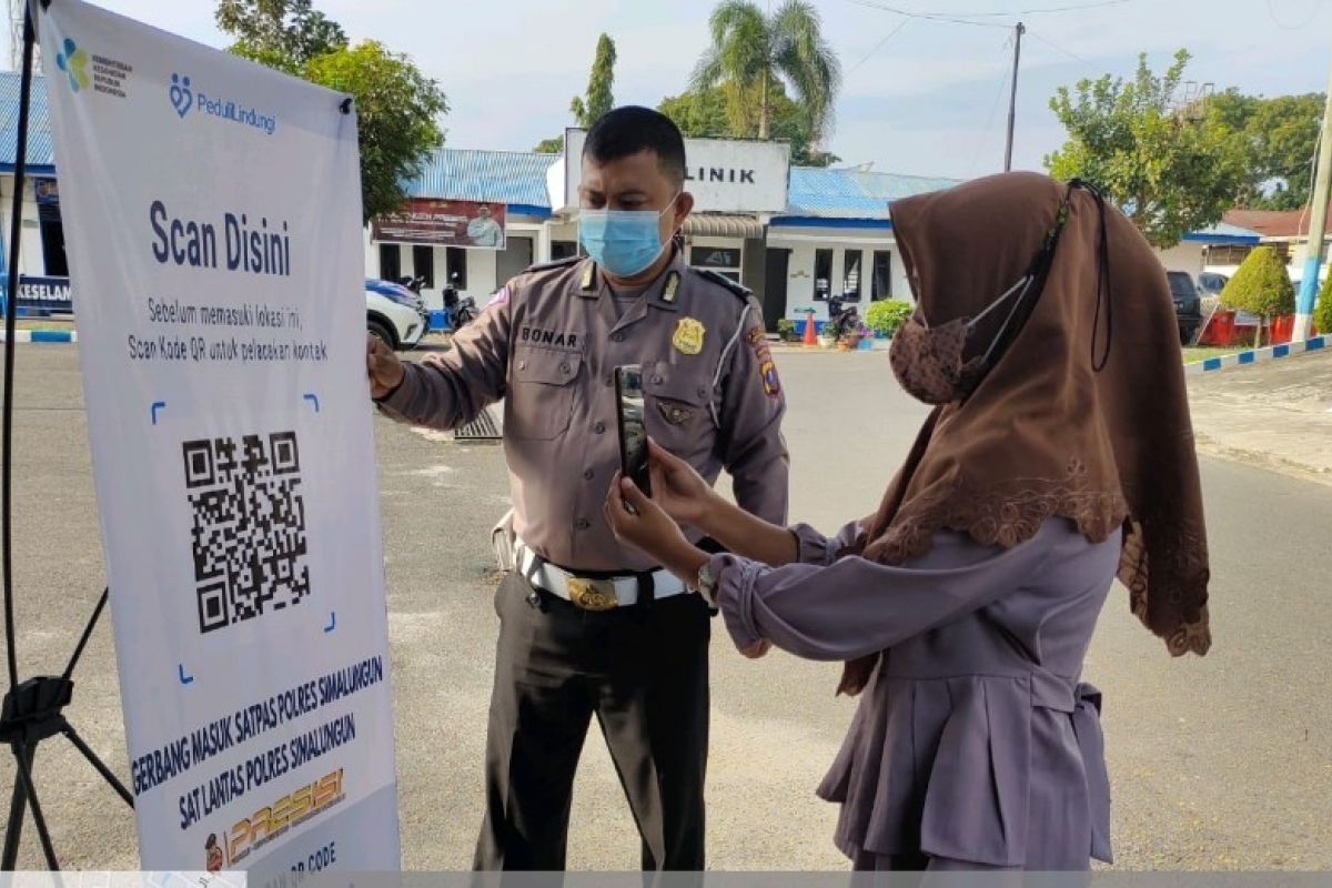 Polres Simalungun terapkan scan barcode peduli lindungi bagi pemohon SIM