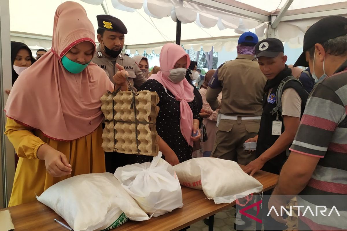 Warga Banda Aceh serbu pasar murah subsidi Rp100 ribu