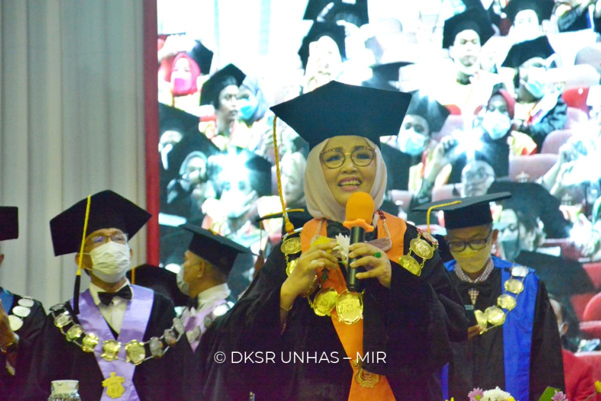 Prof Dwia pimpin wisuda terakhir jabatannya sebagai Rektor Unhas