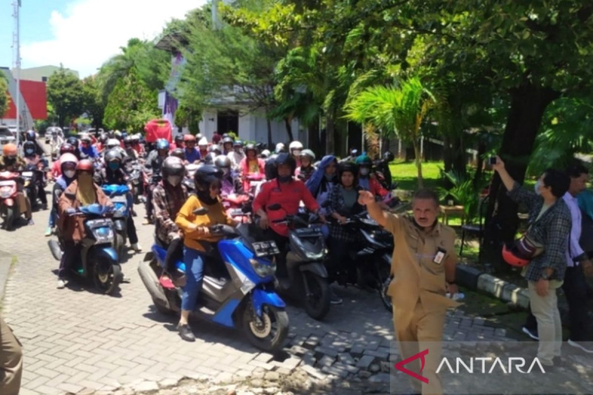 Seratusan mantan ketua RT/RW unjuk rasa di DPRD Makassar