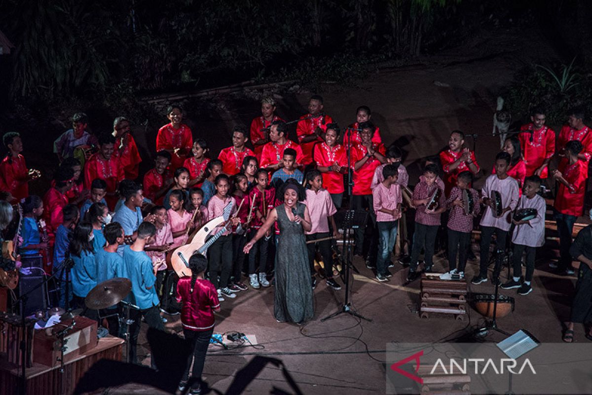 Menikmati konser musik di dusun terpencil di Ambon