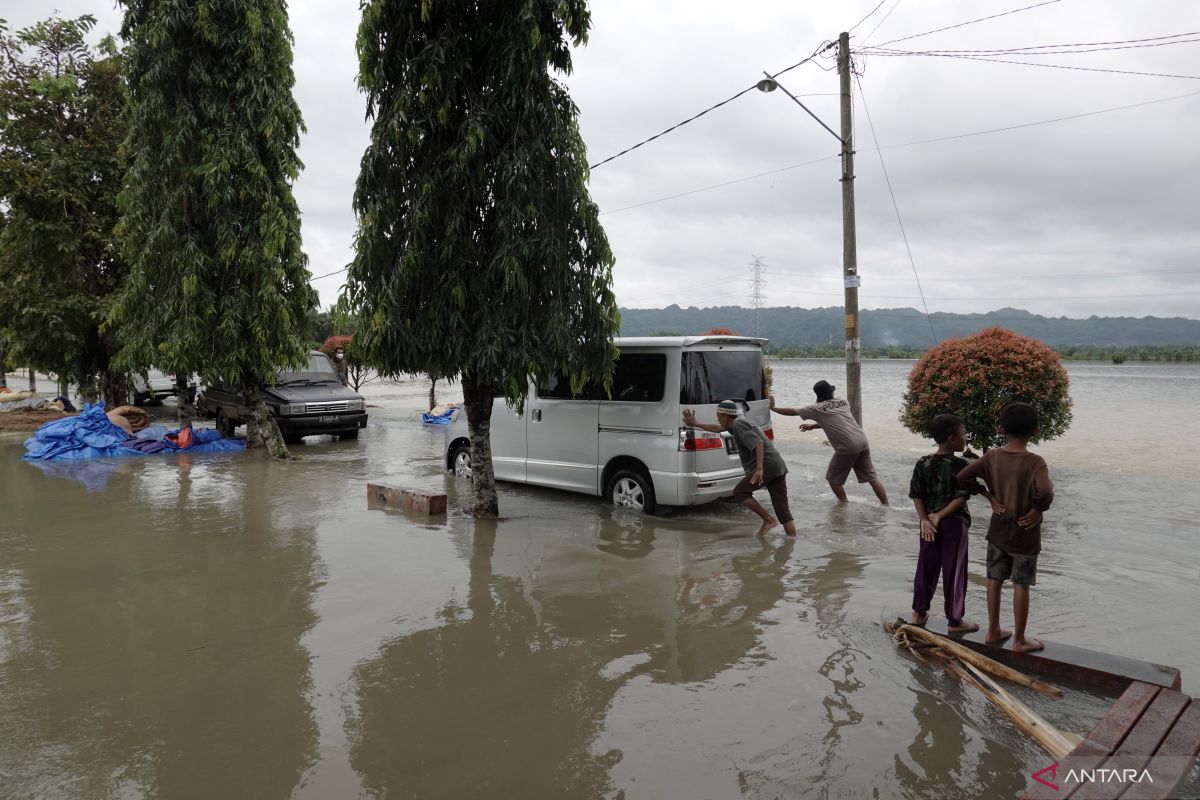 BMKG peringatkan potensi hujan lebat di sebagian besar provinsi Indonesia