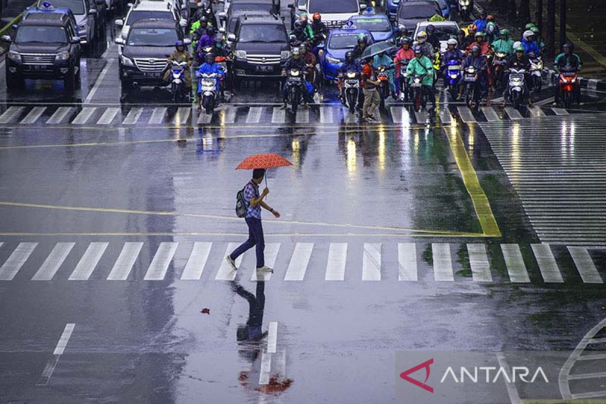 Jakarta diperkirakan hujan pada Senin siang