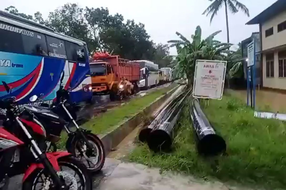 Banjir, arus kendaraan jalur selatan Jateng berangsur normal