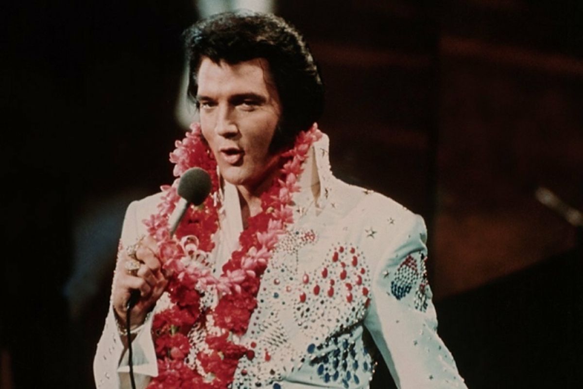 Puluhan barang pribadi Elvis Presley dilelang