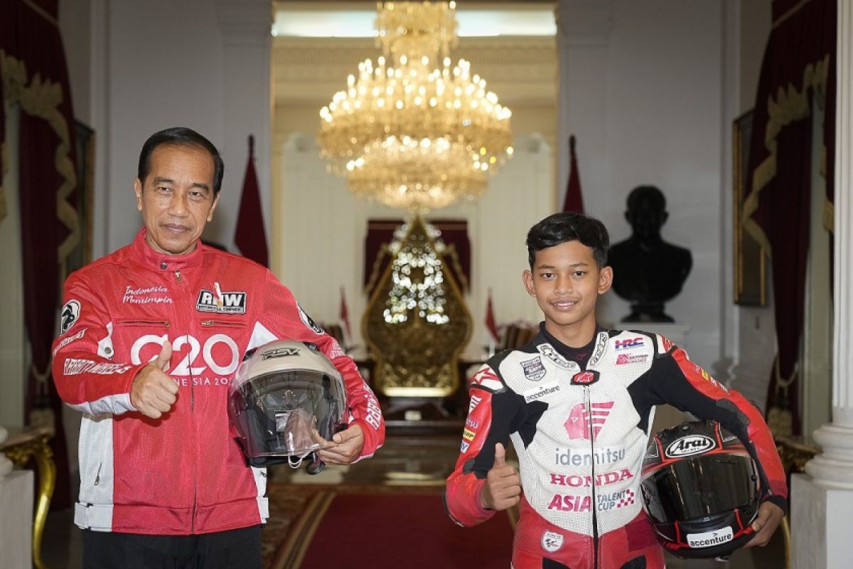 Dua pebalap muda Indonesia bertemu Presiden Jokowi dan ikut parade MotoGP