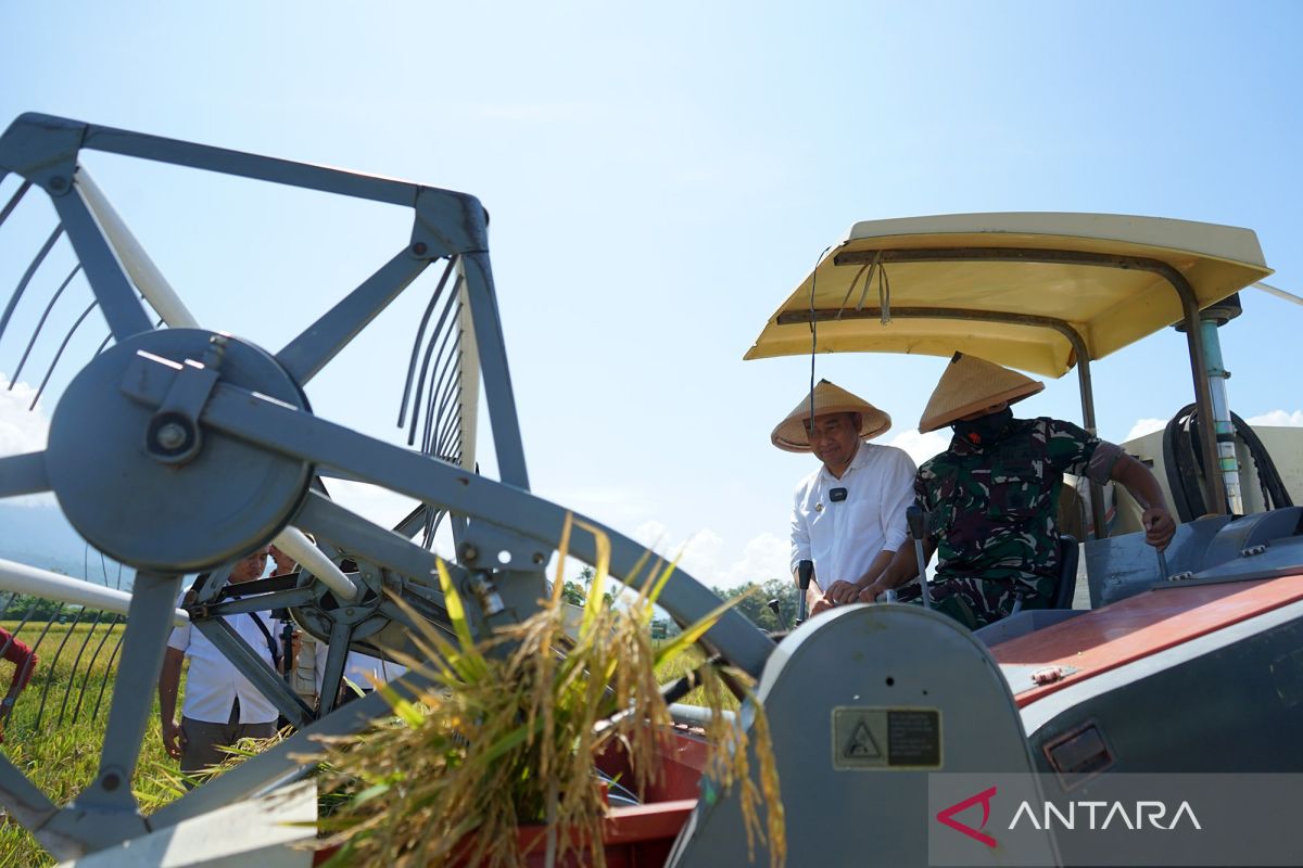 Bupati Bone Bolango ajak petani tanam padi varietas Cakrabuana