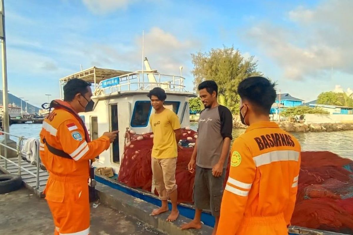 Basarnas evakuasi kapal di perairan Moti Ternate, begini kronologinya