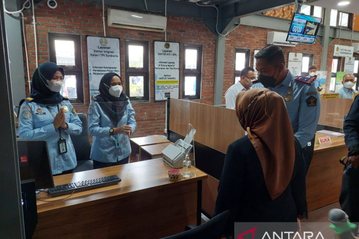 Kantor Imigrasi Surakarta buka pelayanan paspor di MPP Karanganyar
