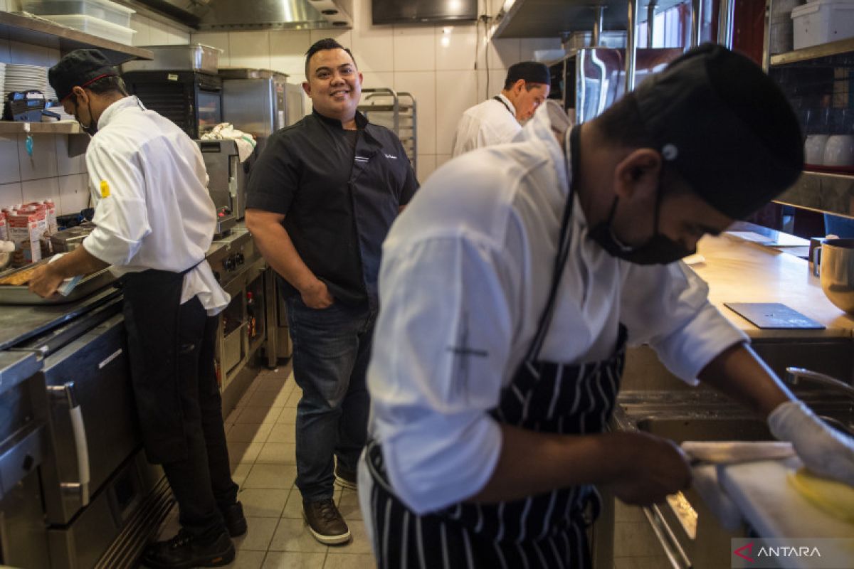 Ini kisah Eka Pratama menjadi kepala chef restoran tertinggi di dunia