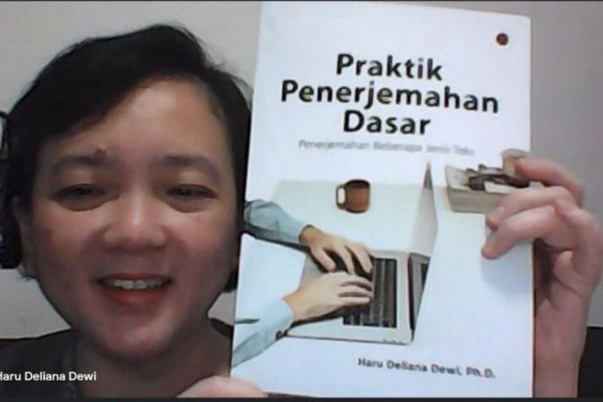 Dosen FIB UI Haru Deliana Dewi terbitkan buku praktik penerjemah beberapa teks