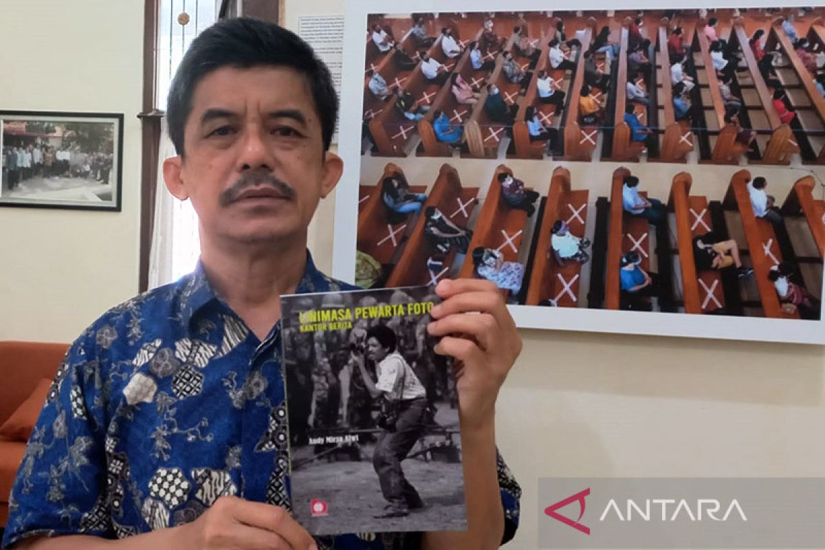 "Sejarah" foto/kantor berita di balik "Linimasa" Audy Mirza