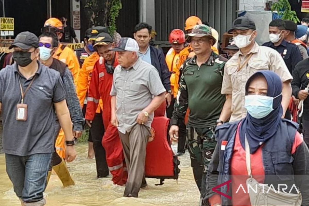 Gubernur Kaltim  tinjau kondisi  banjir di Balikpapan