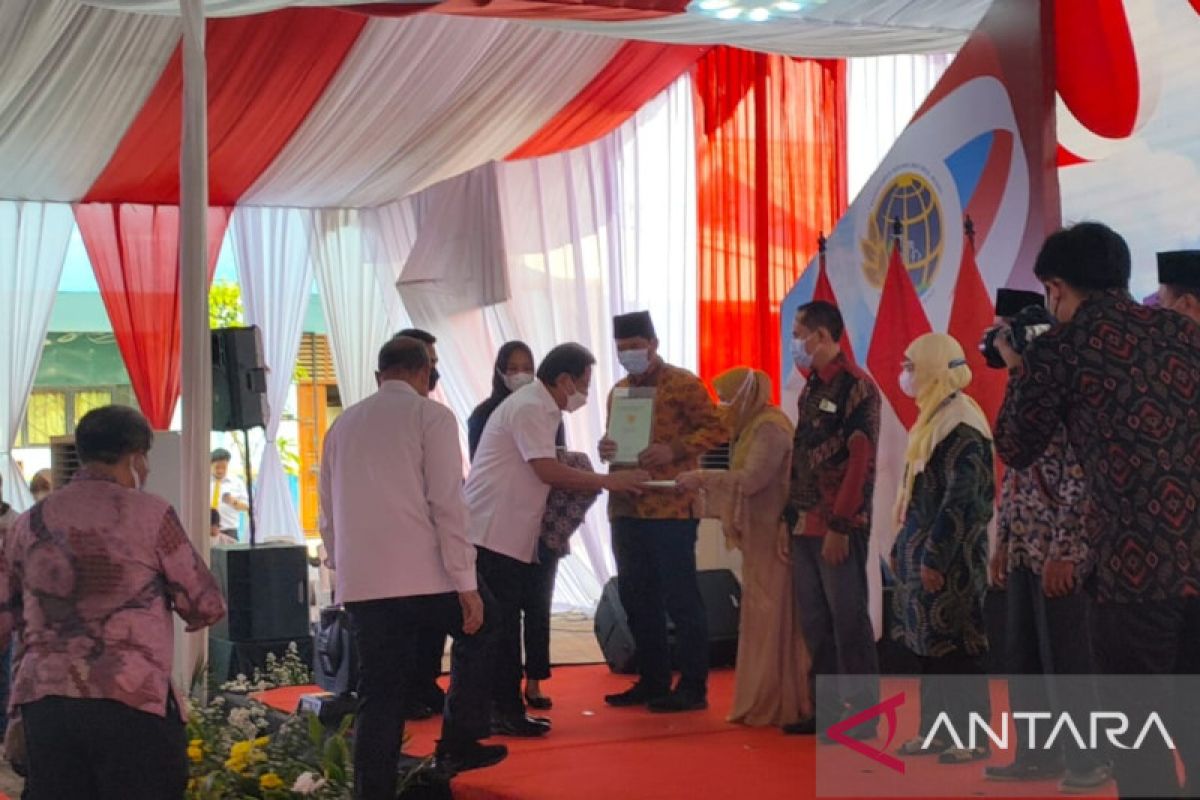 Tuntaskan Masalah Pertanahan di Pantura Kabupaten Tangerang, Menteri Sofyan Djalil Serahkan 2.989 Sertipikat Tanah