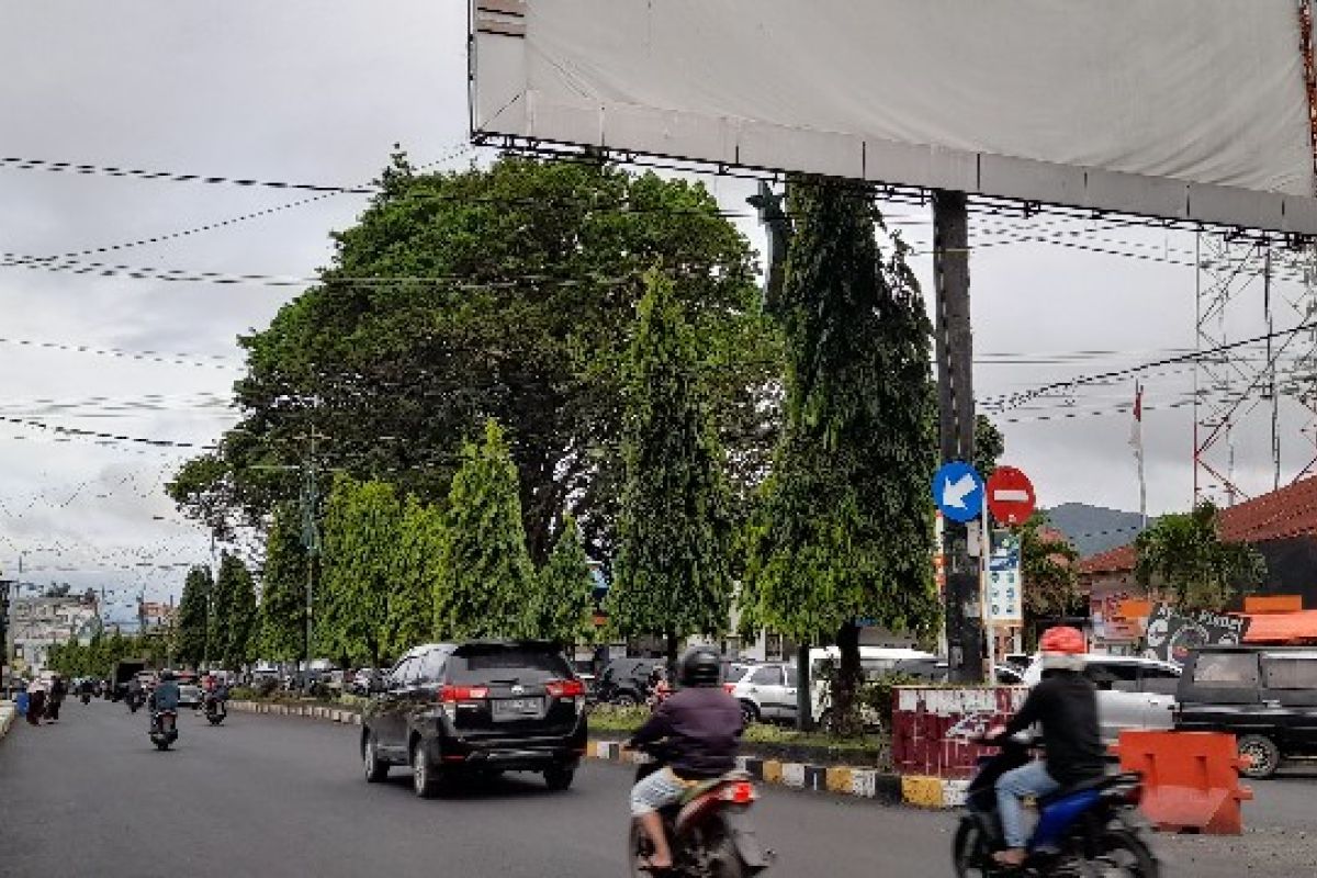Masyarakat berharap Dishub Padang Sidempuan tertibkan parkir liar di jalan protokol
