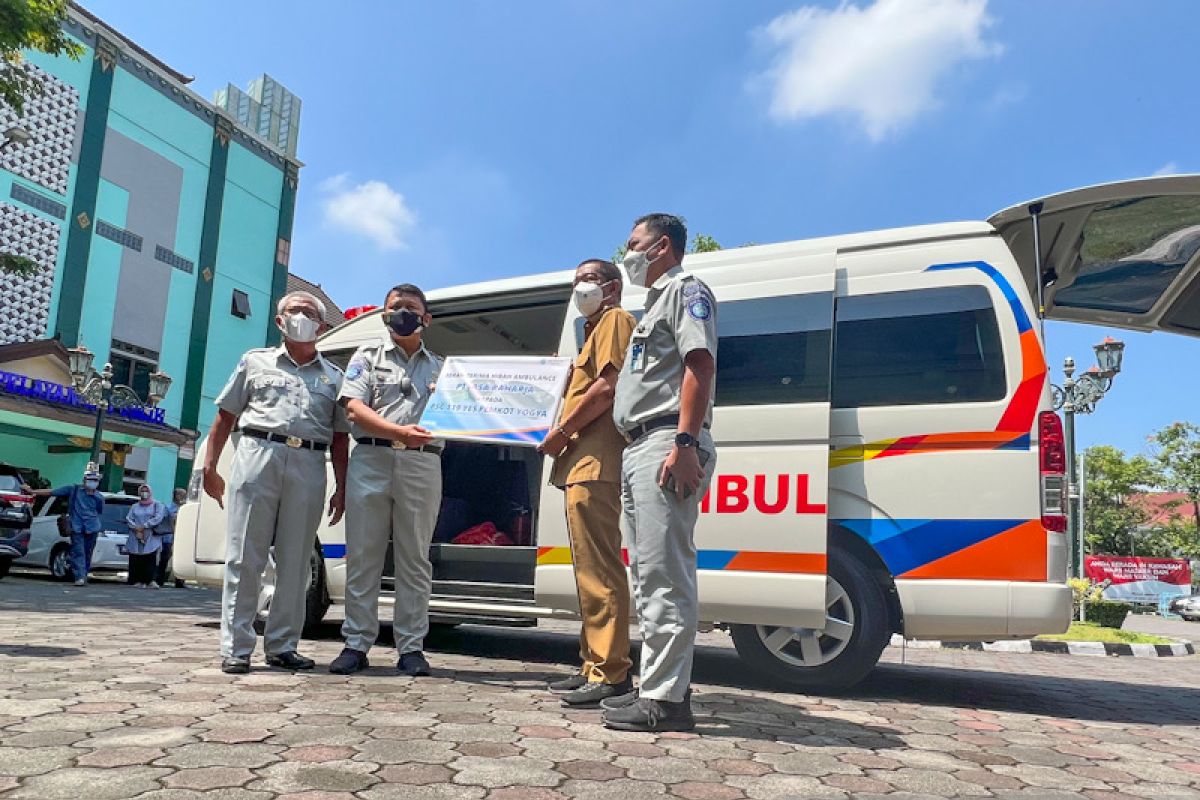 Pemkot Yogyakarta terima hibah satu unit ambulans dari Jasa Raharja