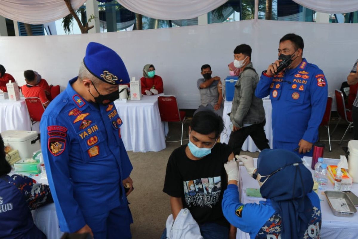 Korpolairud beri vaksin "booster" ke masyarakat pesisir Muara Baru