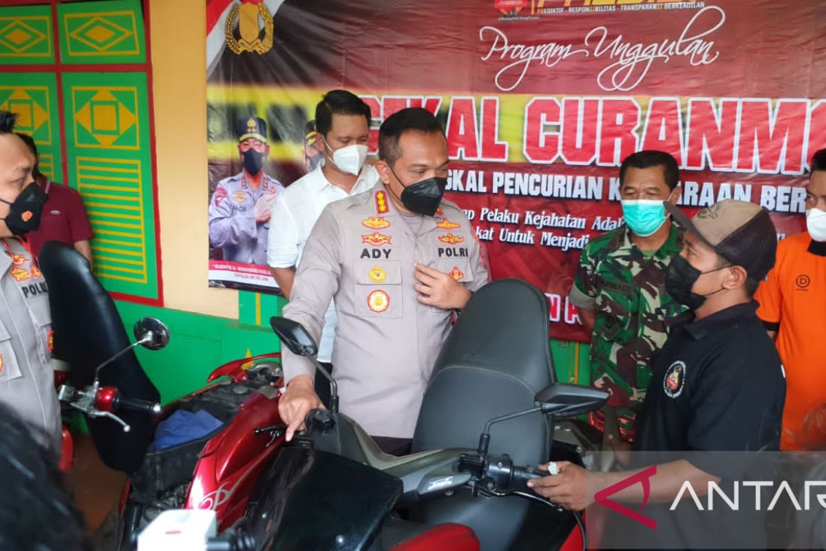 Polres Jakarta Barat pasangkan alat anti maling kepada 150 motor