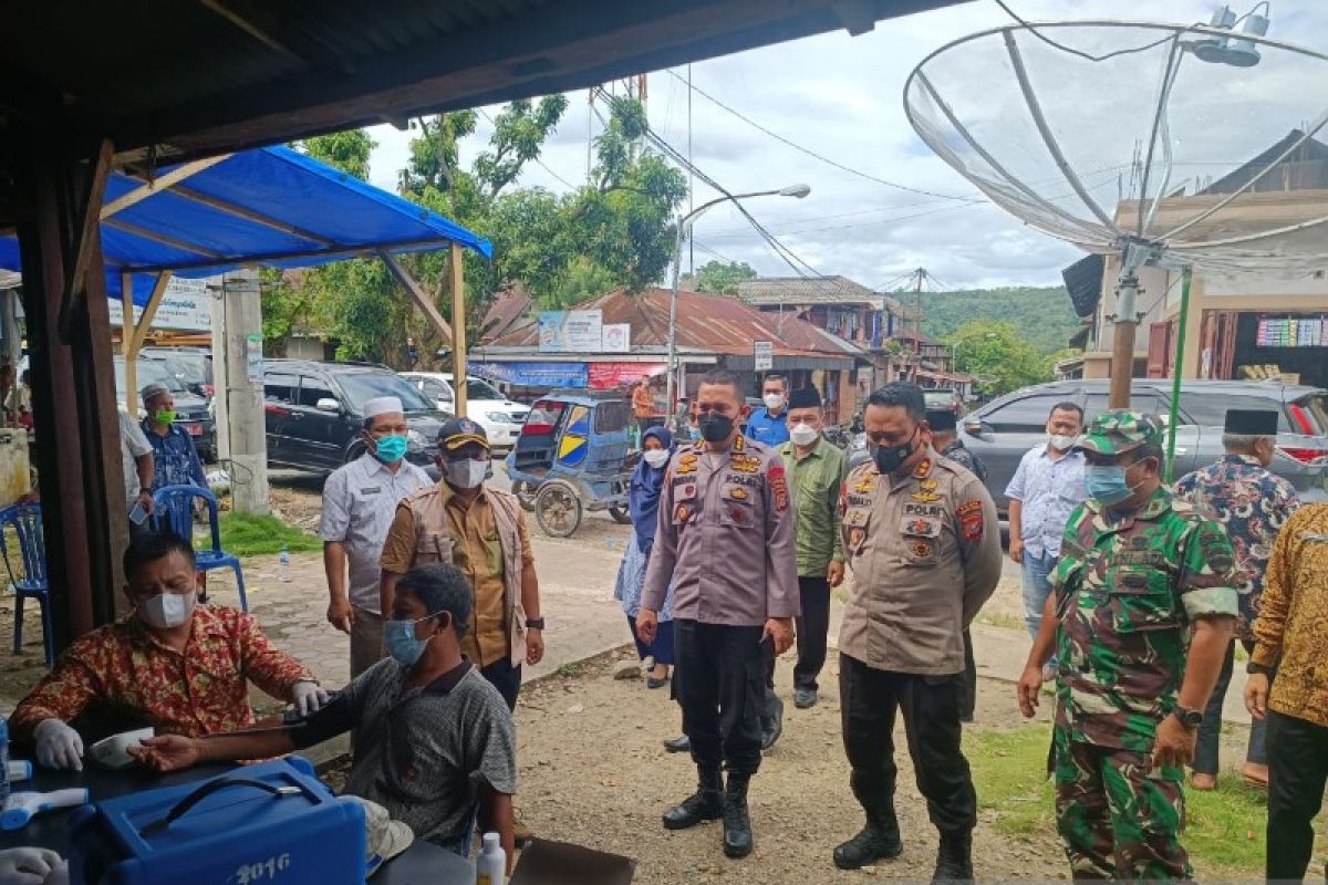 Auditor Itwasda Polda Sumut monitoring vaksinasi massal bersama Plt Bupati dan Kapolres Palas