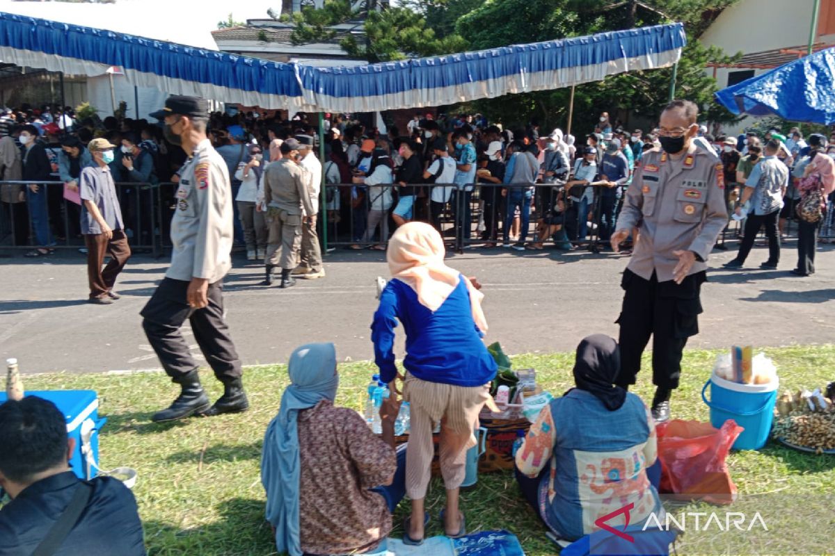 Polisi awasi penerapan prokes di loket penukaran tiket MotoGP