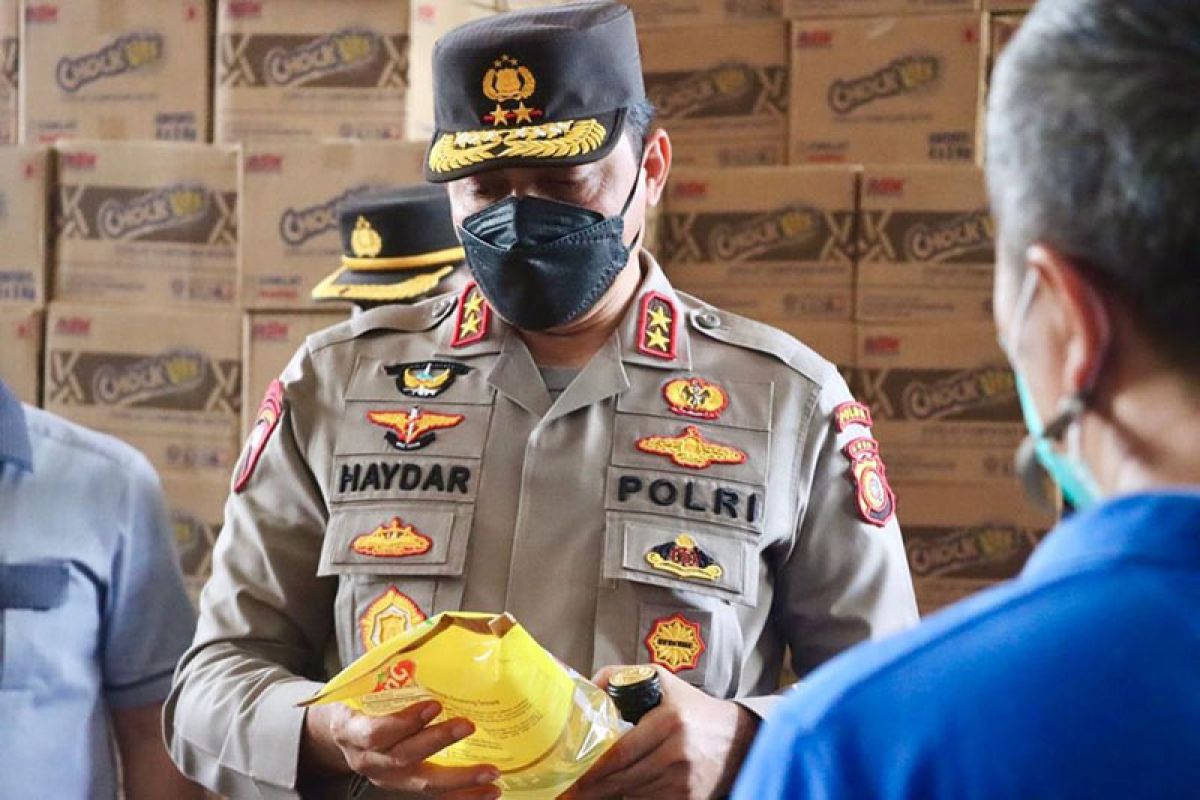 Kapolda Aceh perintahkan jajaran awasi persediaan minyak goreng