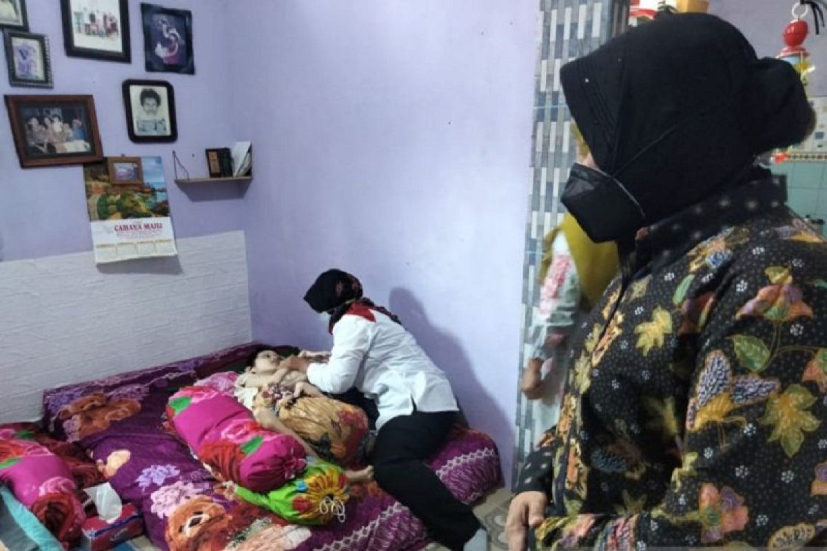 Mensos kunjungi gadis penyandang disabilitas di Kota Jambi