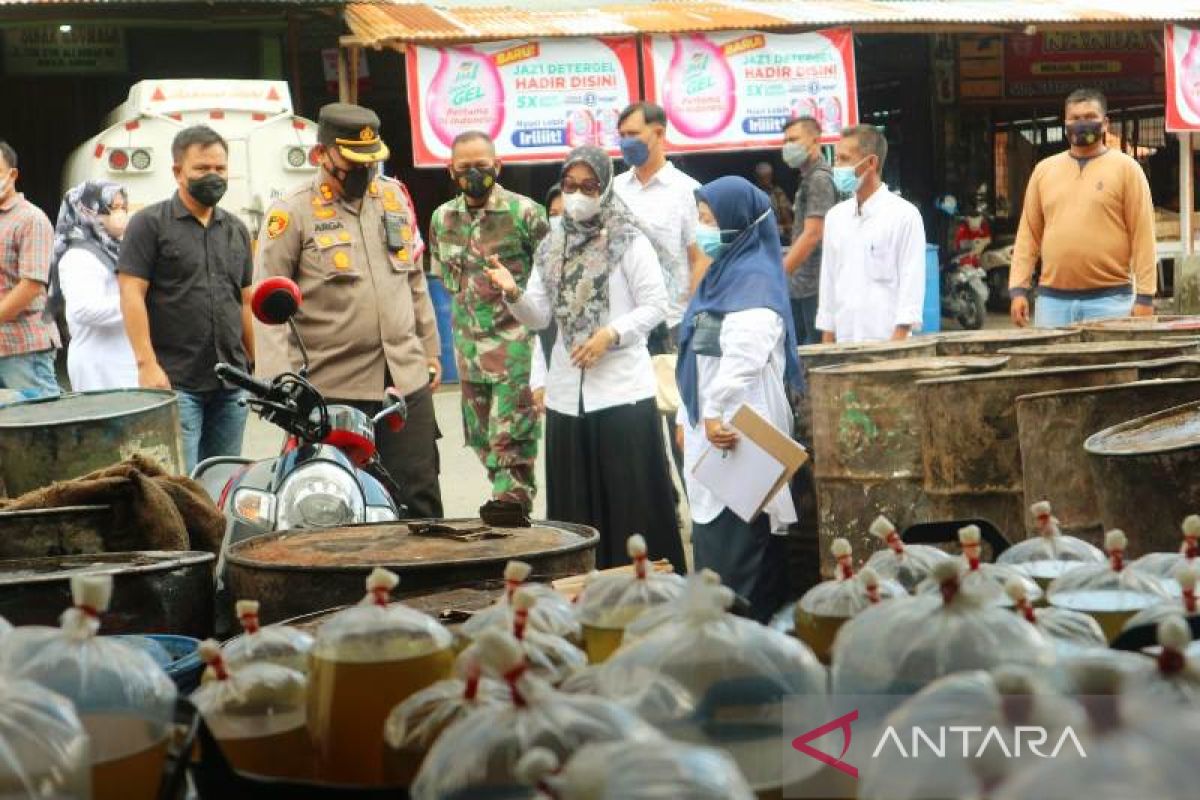 YARA desak polisi usut dugaan penimbunan 5.319 karton minyak goreng di Aceh Barat