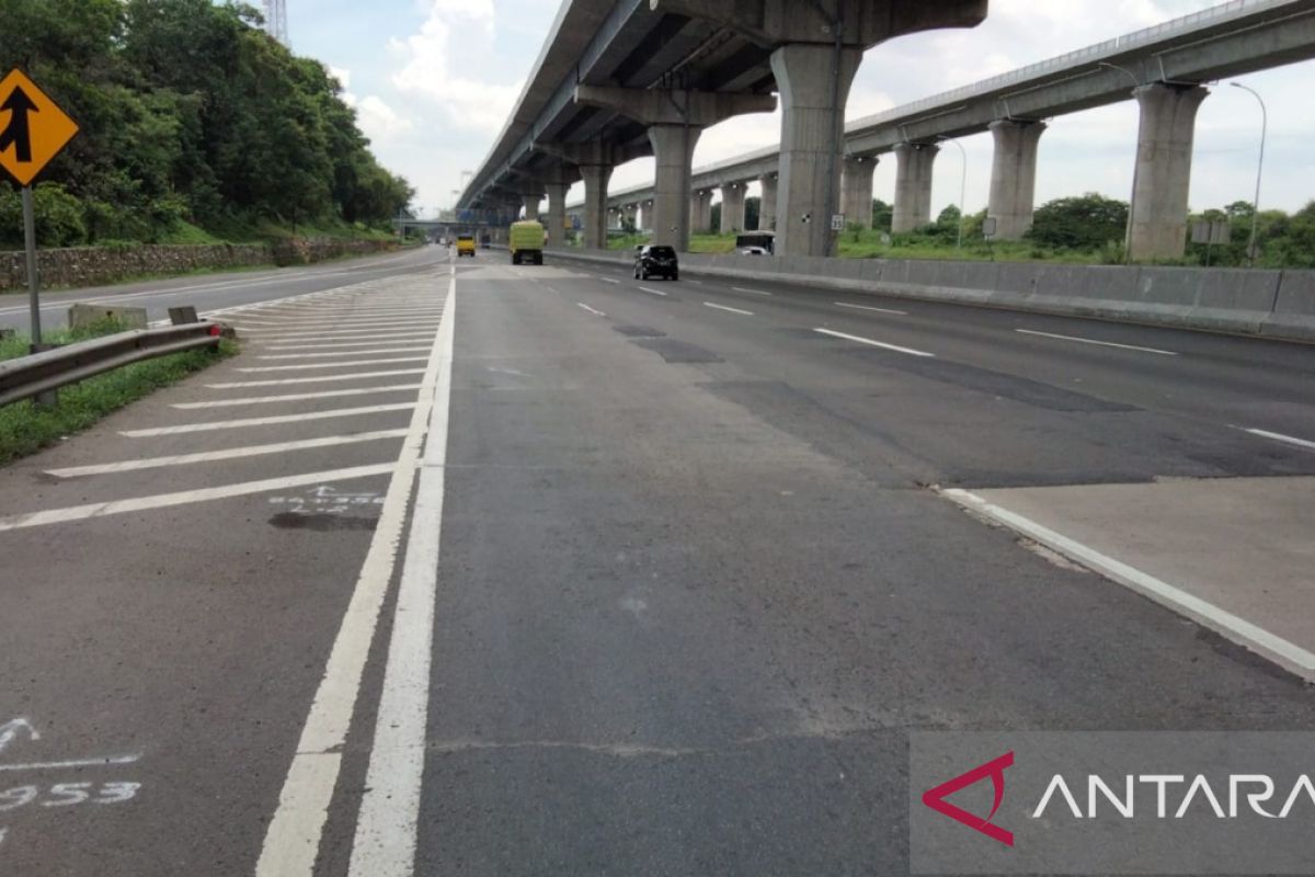 Jasa Marga perbaiki Jalan Tol Japek lajur 1 arah Cikampek