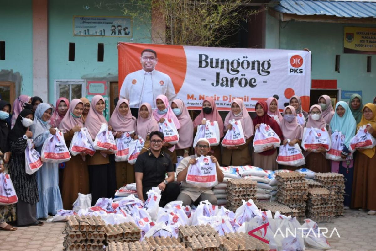 Anggota DPR asal Aceh salurkan 12 ribu paket sembako selama COVID-19