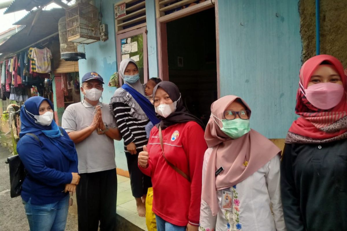 Kecamatan Cipayung serahkan bantuan bagi balita gizi kurang