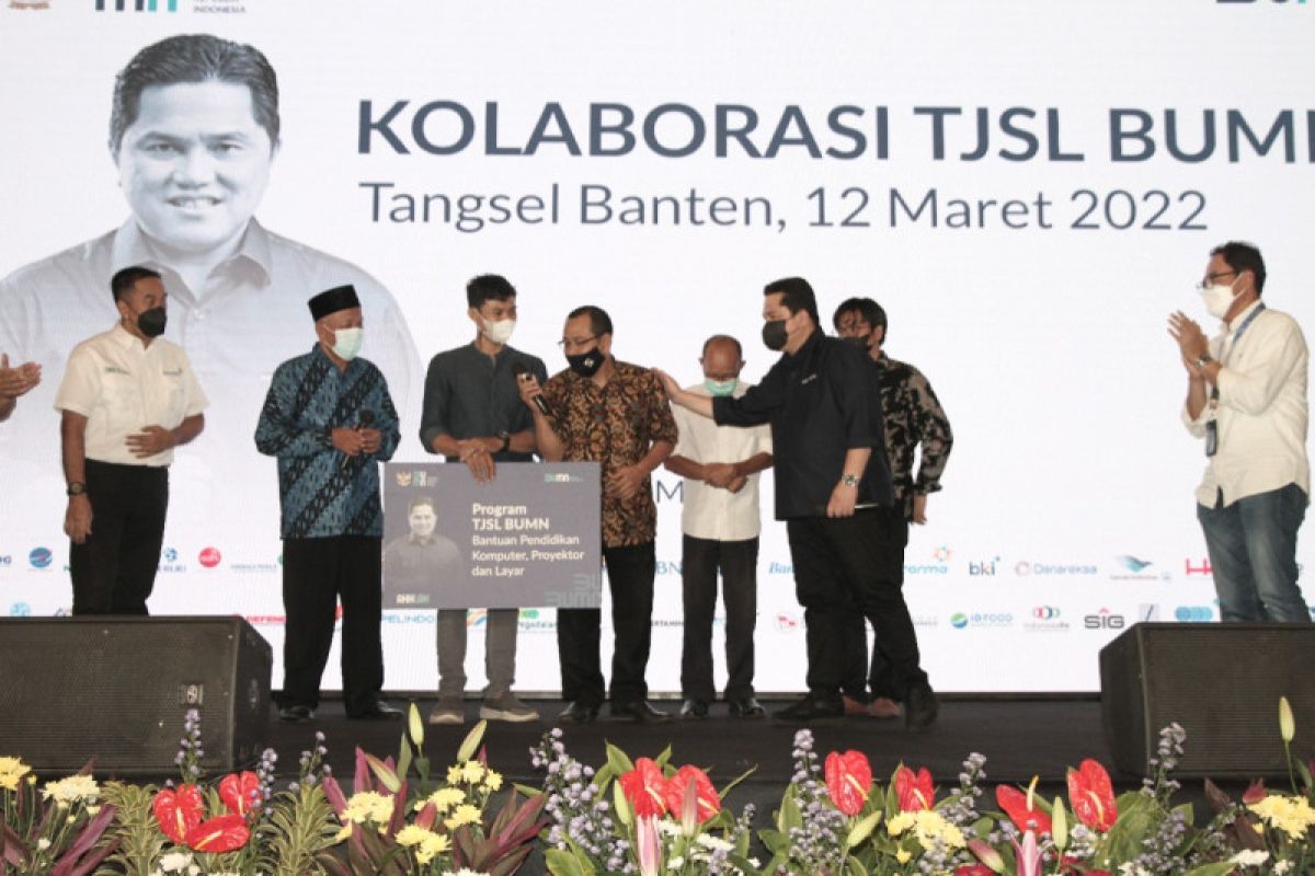 Kolaborasi TJSL BUMN untuk Banten, Indonesia Re donasikan paket TIK