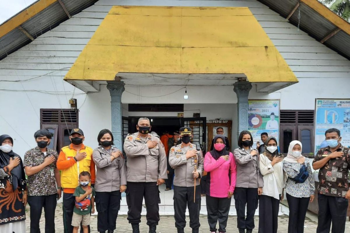 Kapolres Langkat lihat vaksinasi di Desa Karang Gading dan zoom metting