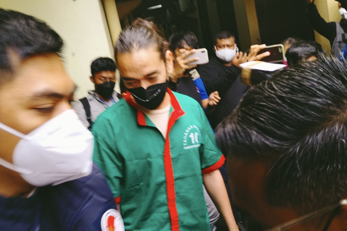 Vokalis band Muhammad Fauzan jalani tes kesehatan setelah ditangkap polisi