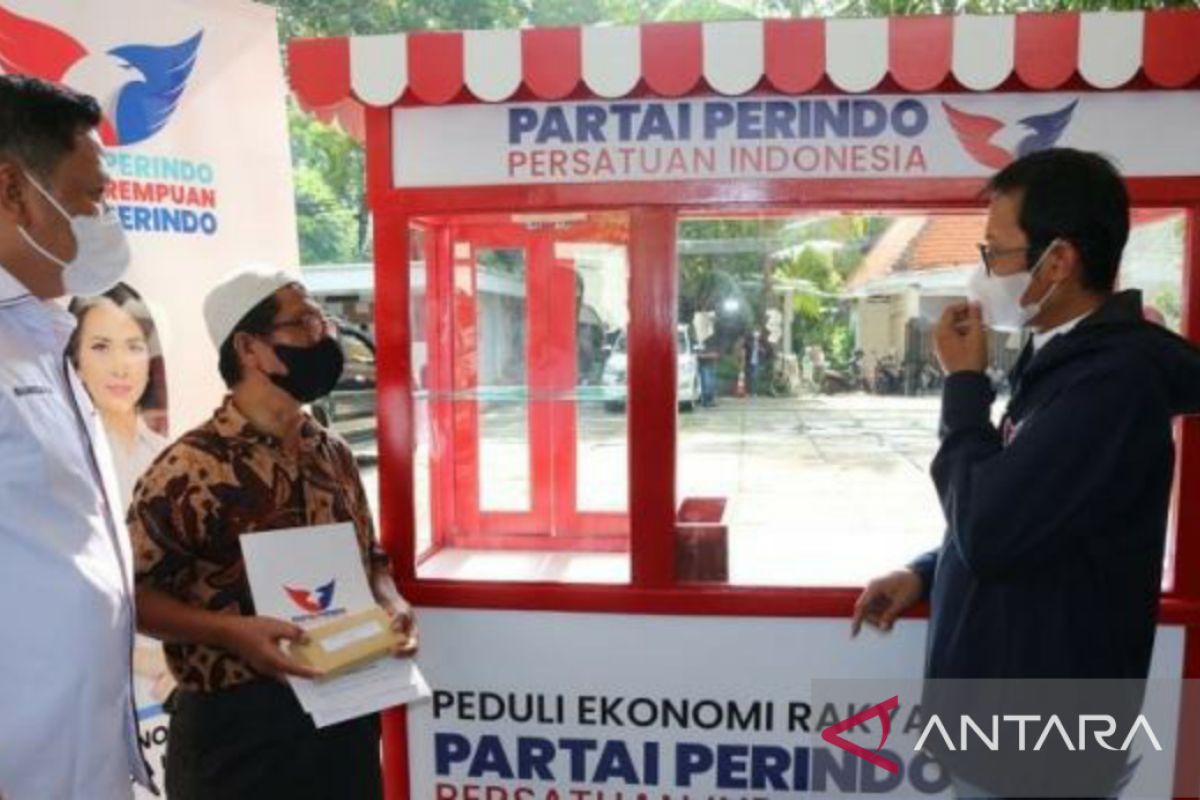 Partai Perindo bagikan gerobak dan modal usaha untuk bantu UMKM