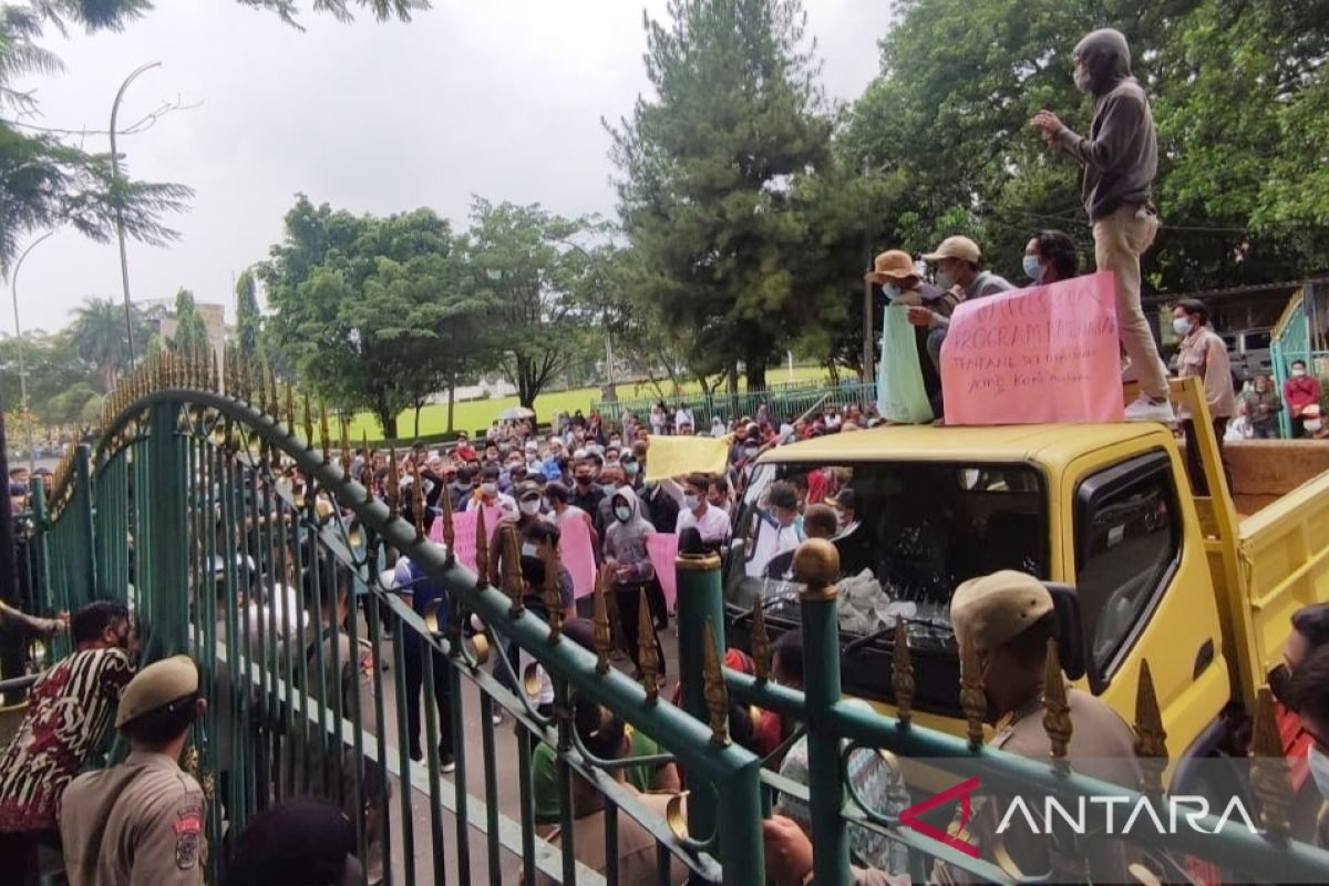 400 warga Bojongkoneng dan Cijayanti geruduk DPRD Bogor soal sengketa lahan Sentul City
